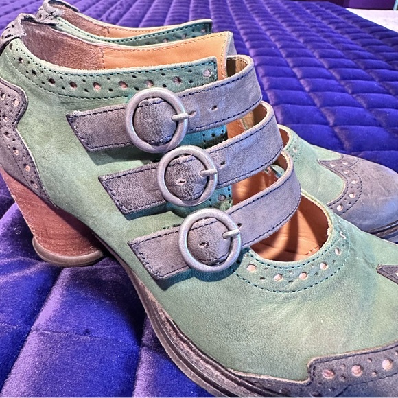 Fluevog East End Kitchener Triple Strap Mary Jane Heels in Seafoam/Grey 💚🩶 - Picture 9 of 12